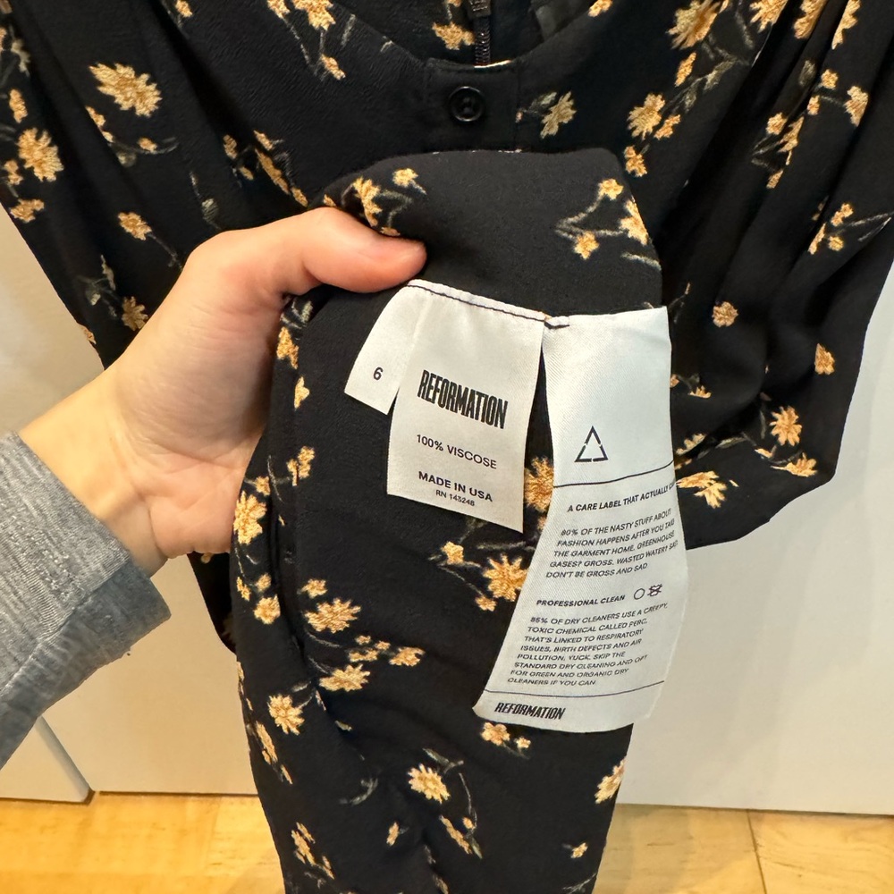 Reformation dress size 6 - Picture 3 of 4